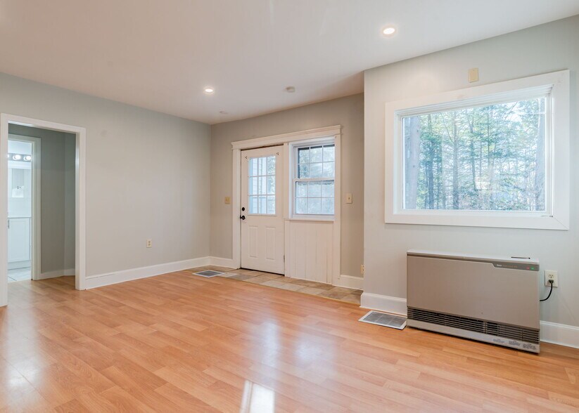 Building Photo - 8 Western Ave