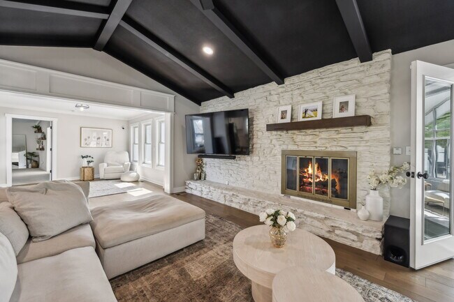 Building Photo - 4604 Mountainview Dr