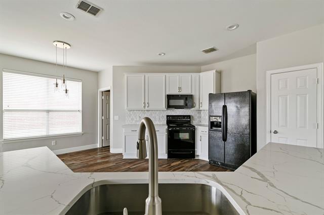 Building Photo - 14728 Riverside Dr