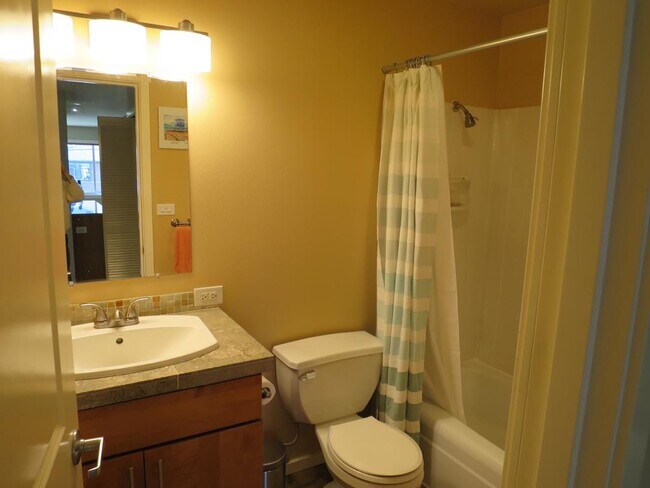Building Photo - 1707 Boylston Ave