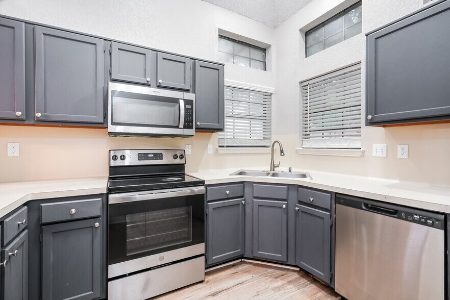 Building Photo - 1307 Jasmine Dr