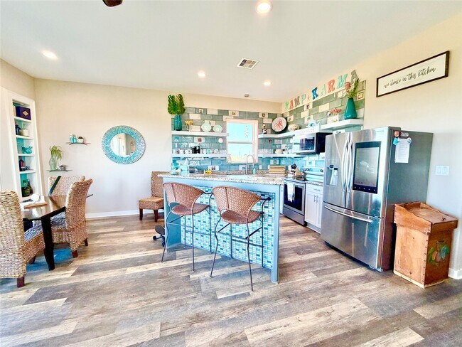 Building Photo - 1051 Honeysuckle