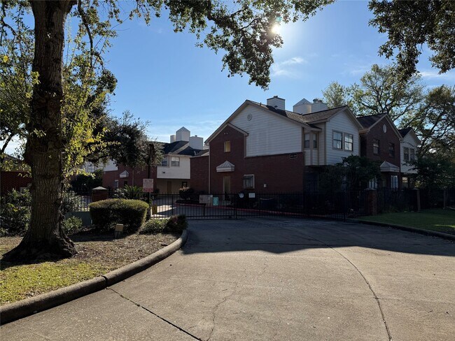 Building Photo - 1103 Dulles Ave