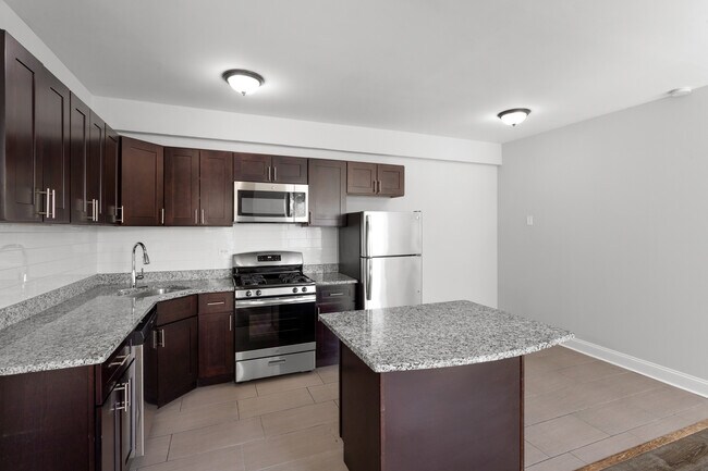 Building Photo - 1608 W Sherwin Ave