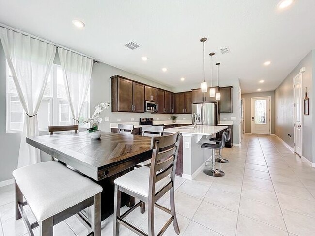 Building Photo - 5/3 Spacious Lake County Home