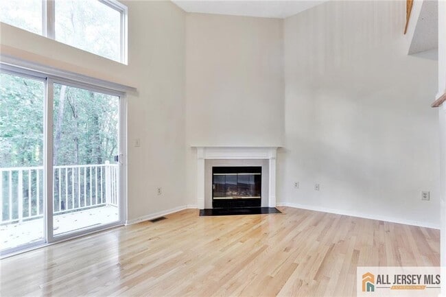 Building Photo - 140 S Barrow Pl