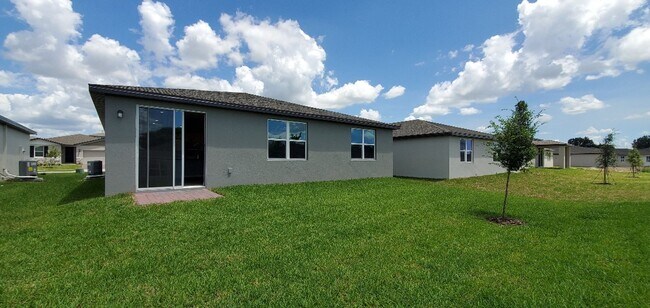 Building Photo - Like NEW!!! 4-Bedroom, 2.-Bathroom in Luce...