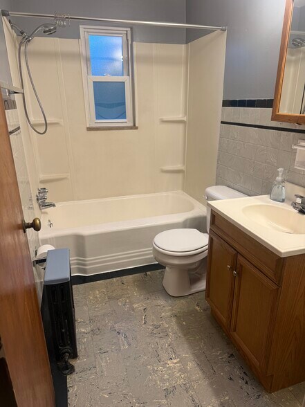 FULL BATH - 2 Hodgkiss Dr