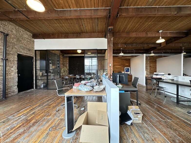 Building Photo - 3124 W Carroll Ave