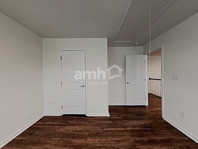 Building Photo - 5050 Twin River Dr