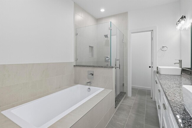 Building Photo - 2923 El Fenice Ln