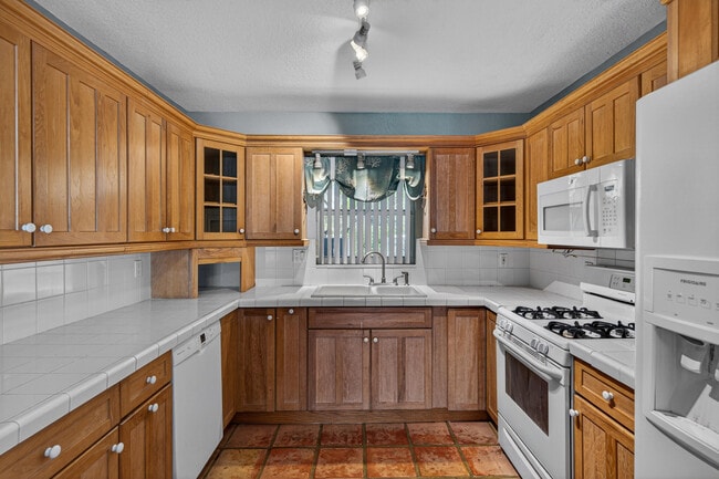 Building Photo - 2680 NE 24th St