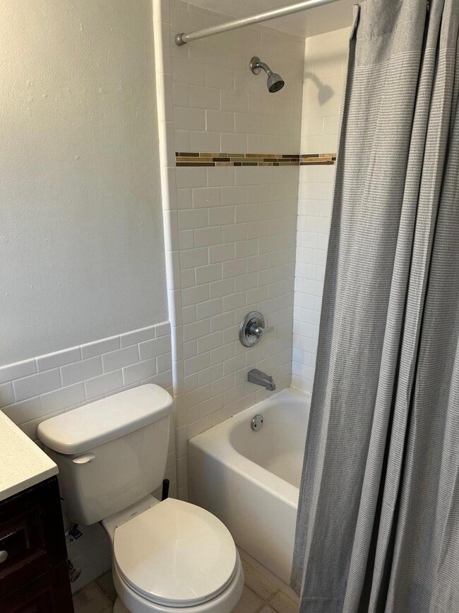 Building Photo - 1220 NE 3rd St