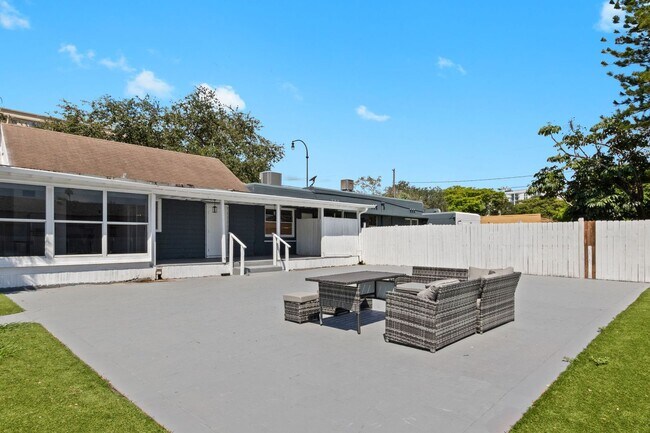Building Photo - Charming 2-Bedroom Single-Family Home with...