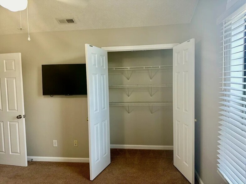 Building Photo - 360 Bubble Creek Ct