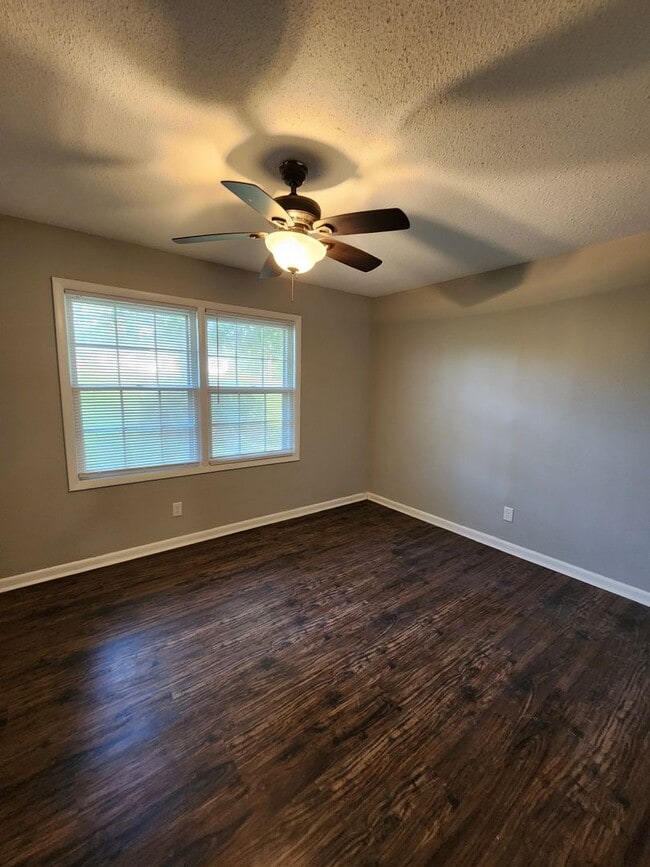 Building Photo - Spacious Brick Home with Modern Upgrades &...