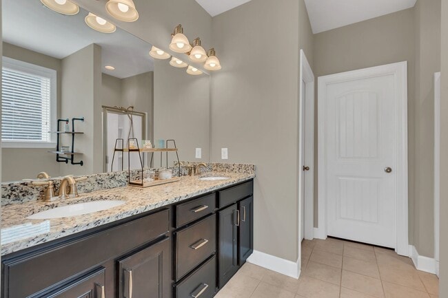 Building Photo - 1060 Harvey Springs Dr