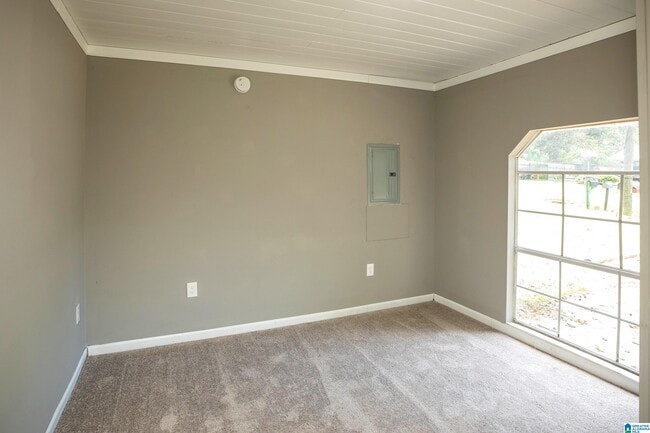 Building Photo - 656 Kenwood Dr