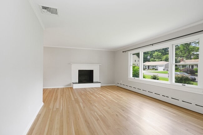Building Photo - 8 Muriel Pl