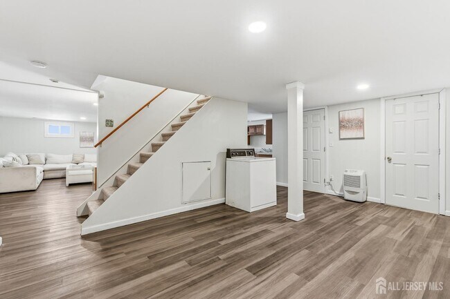 Building Photo - 219 Plainfield Rd