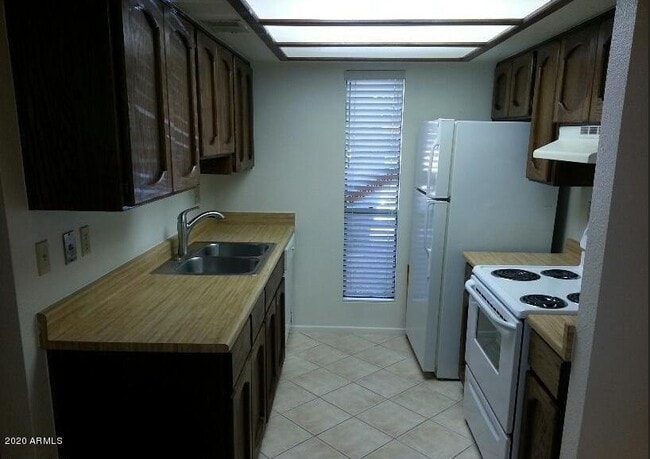 Building Photo - 3131 W Cochise Dr