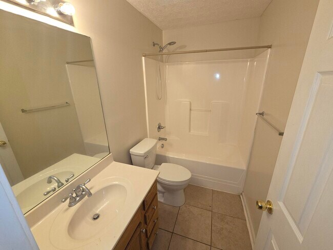 Building Photo - 209 Lucille Dr
