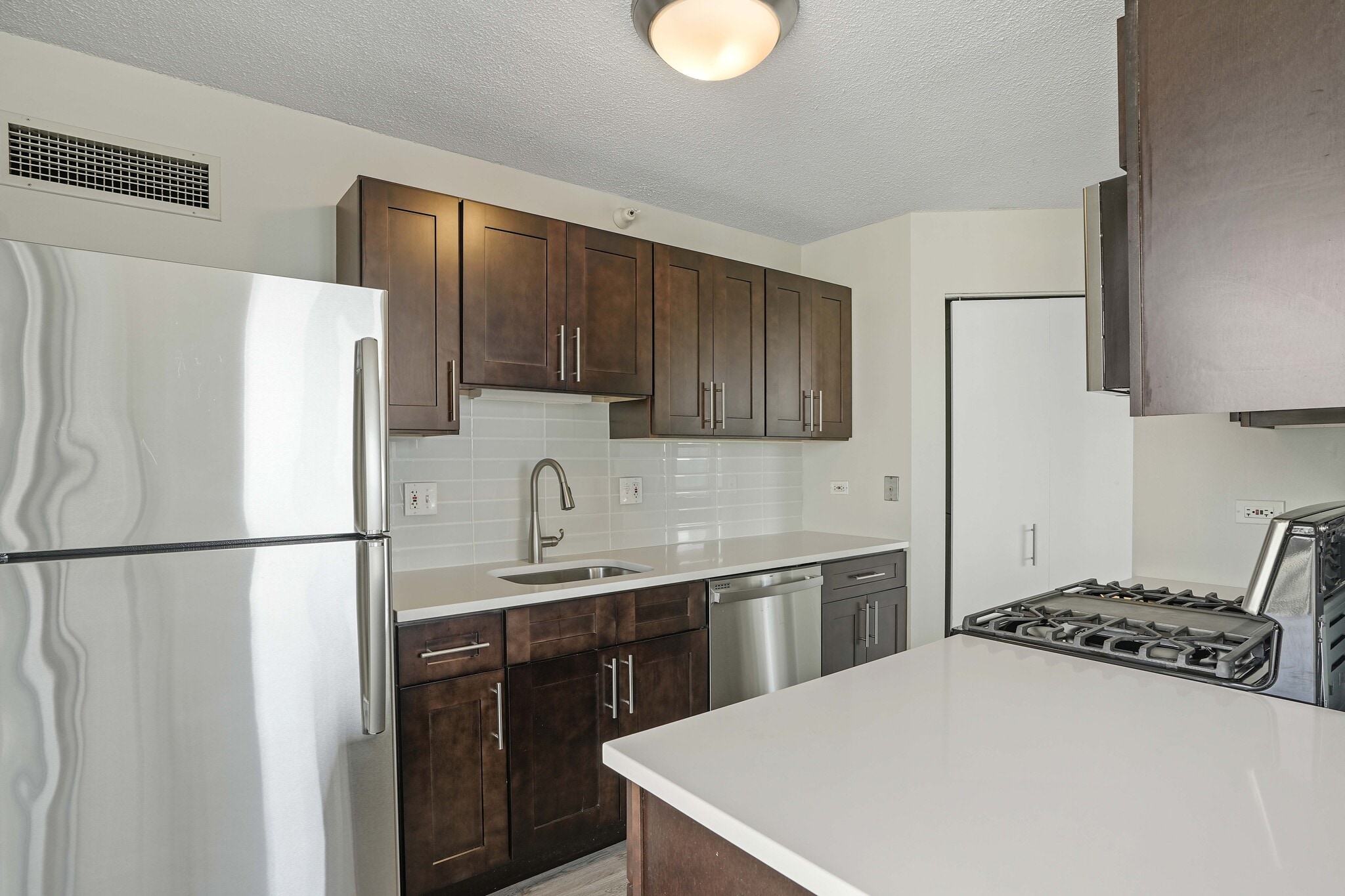 Building Photo - 490 N State St