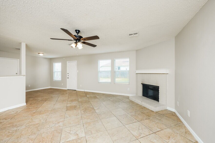 Building Photo - 8201 Montecito Dr