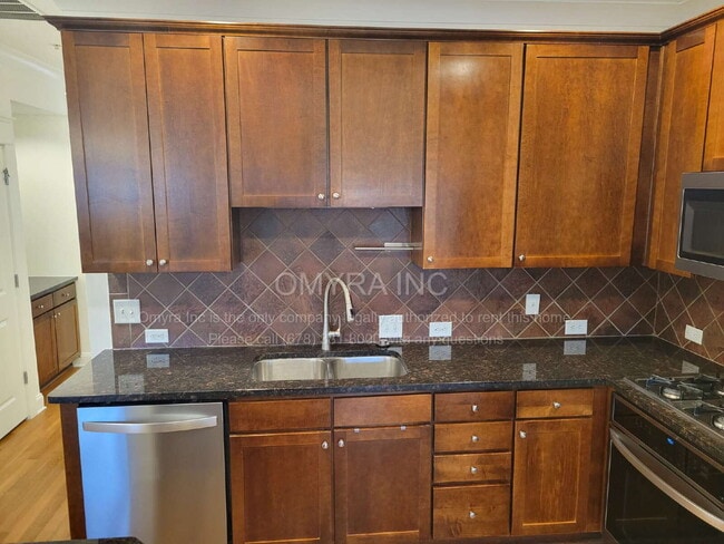 Building Photo - Stunning Townhome Overlooking Beltline at Grant Park!