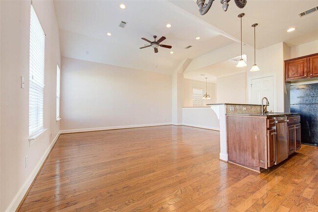 Building Photo - 10808 Almeda Park Dr