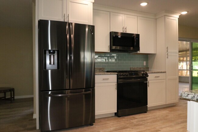 Building Photo - 1510 W Riviera Dr