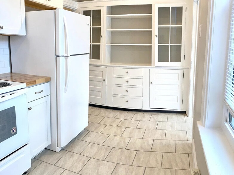 Building Photo - 77 E Broad St