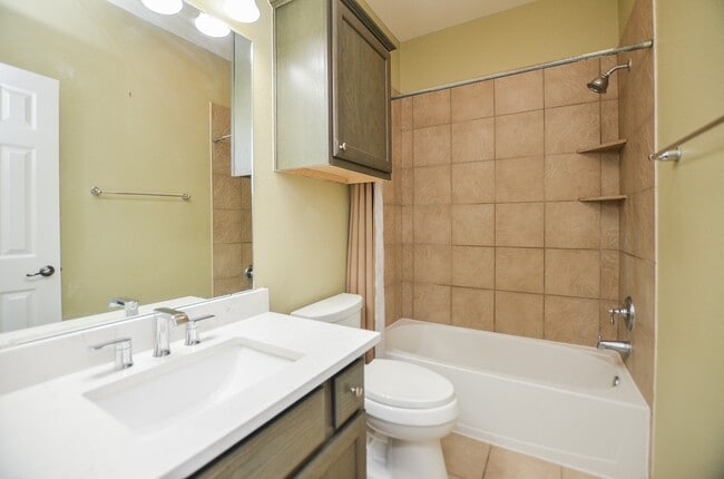 Building Photo - 4315 Village Forest Dr