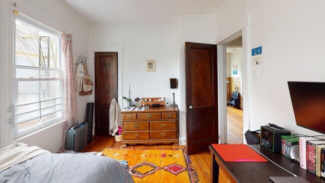 Building Photo - Spacious 2BR on Science Hill | Huge Kitchen & Living Area | Near Yale