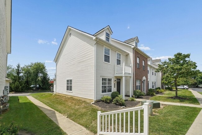 Building Photo - 2068 Opal St