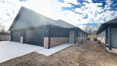 Building Photo - 1102 NW 113th St