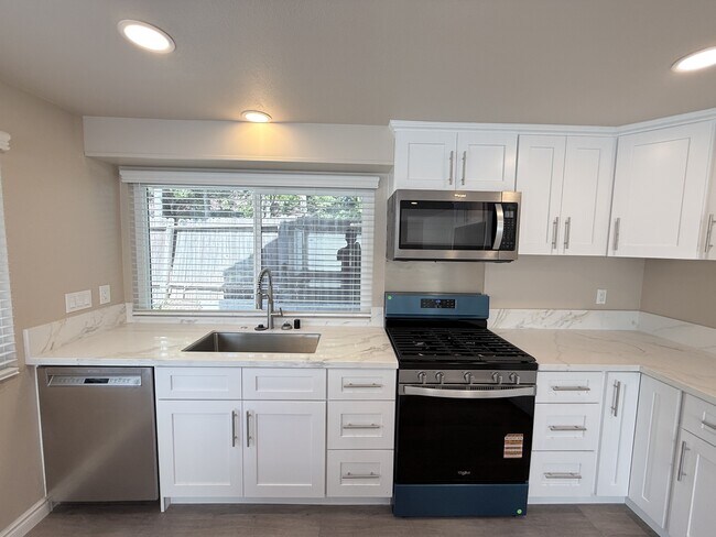 Building Photo - 435 Anacapa Cir