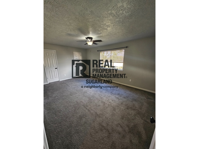 Building Photo - Executive Living in the Heart of Sugar Land