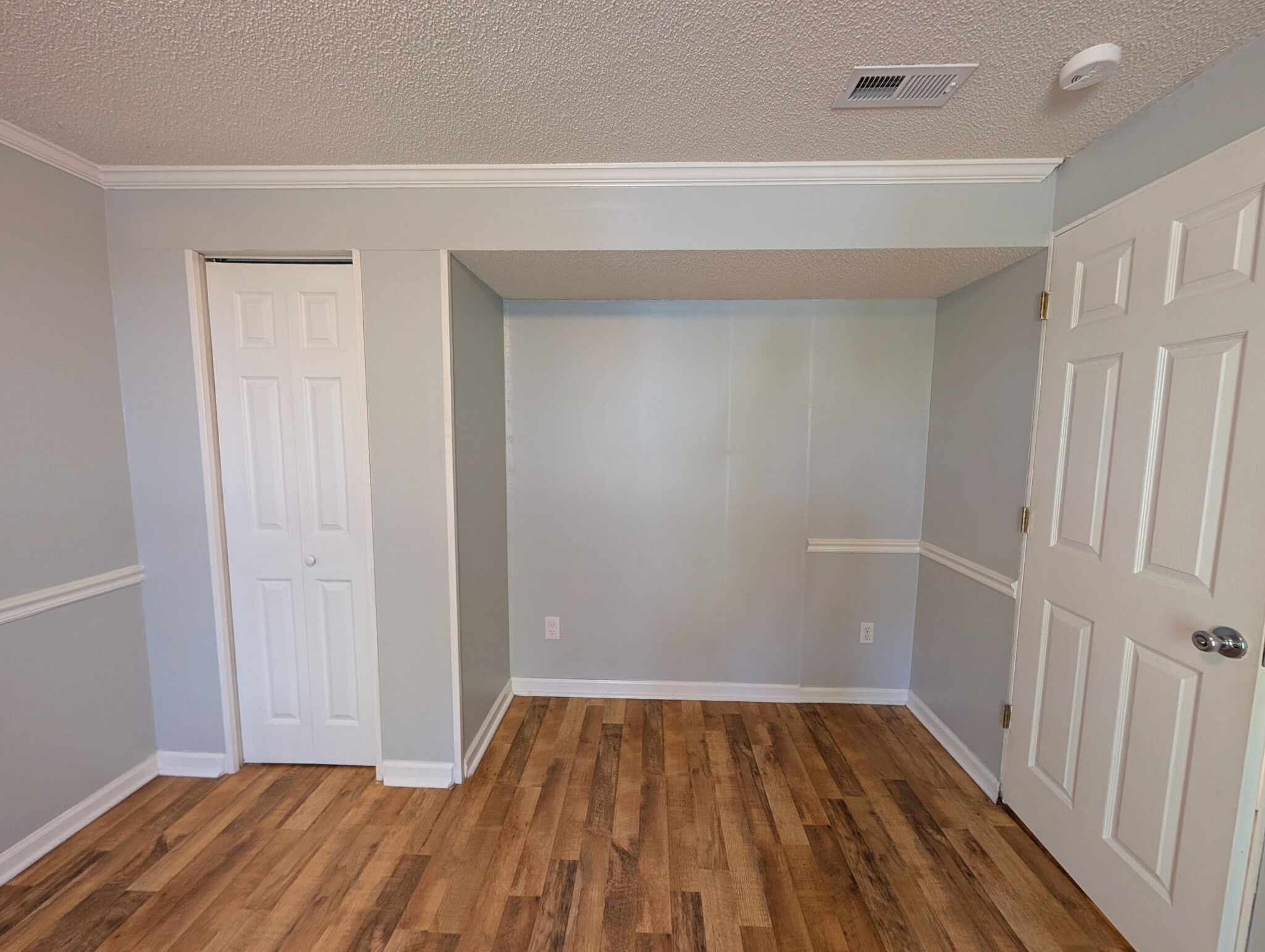 Building Photo - Room in House on Flint Glenn Ln