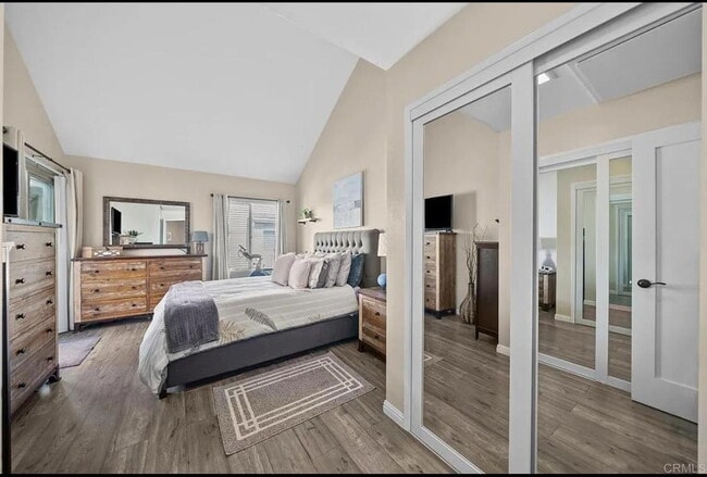 Building Photo - "Charming 1-Bedroom Apartment with Hardwoo...