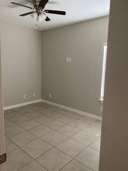 Master Bedroom - 3900 E Richardson Rd