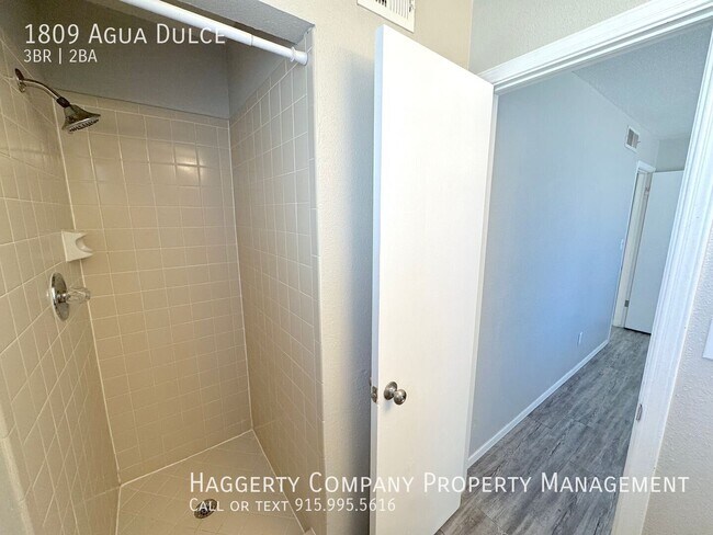 Building Photo - 1809 Agua Dulce St