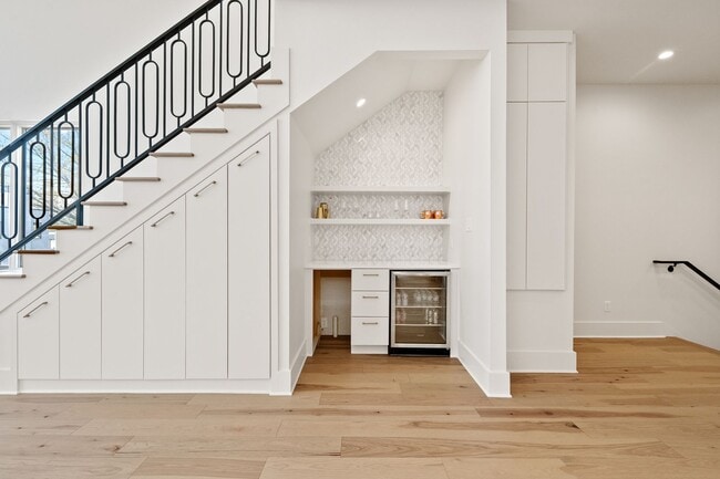 Building Photo - Fully Furnished in Argenta!