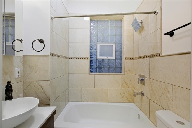 Building Photo - 2708 N Richmond St