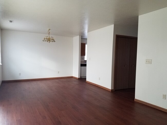 Building Photo - 221-D