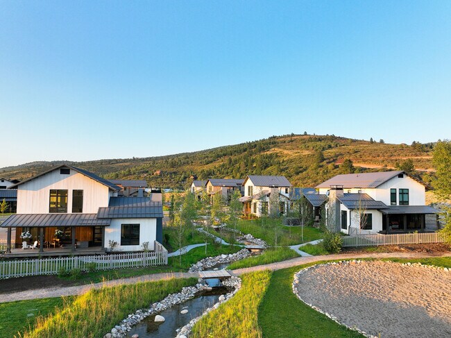 Building Photo - 425 Mail Cabin Dr