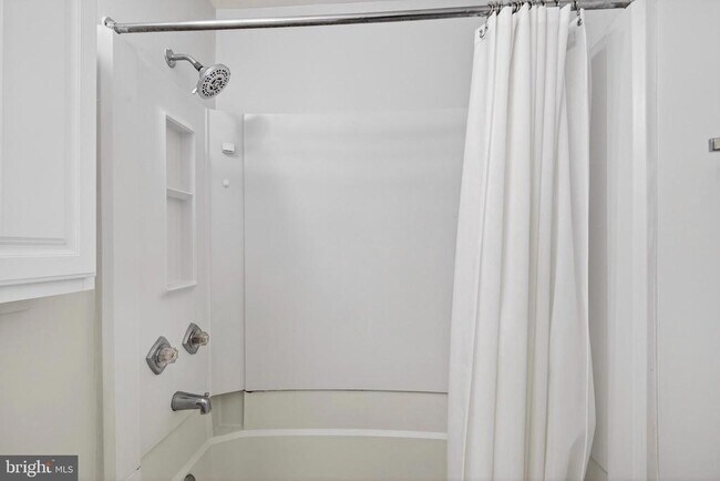 Building Photo - 1020 N Stafford St