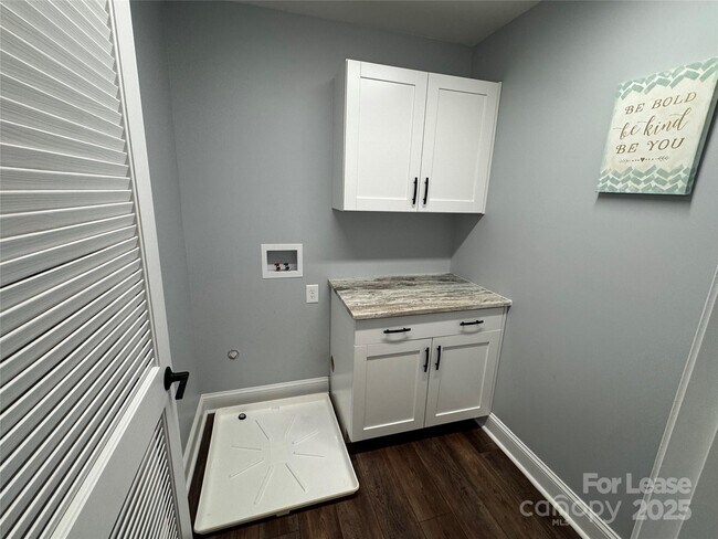Building Photo - 3011 Waxhaw Crossing Dr