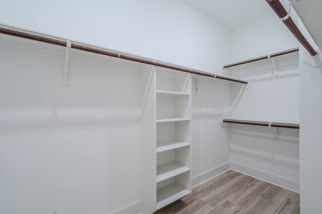 Building Photo - 7002 Sidney St