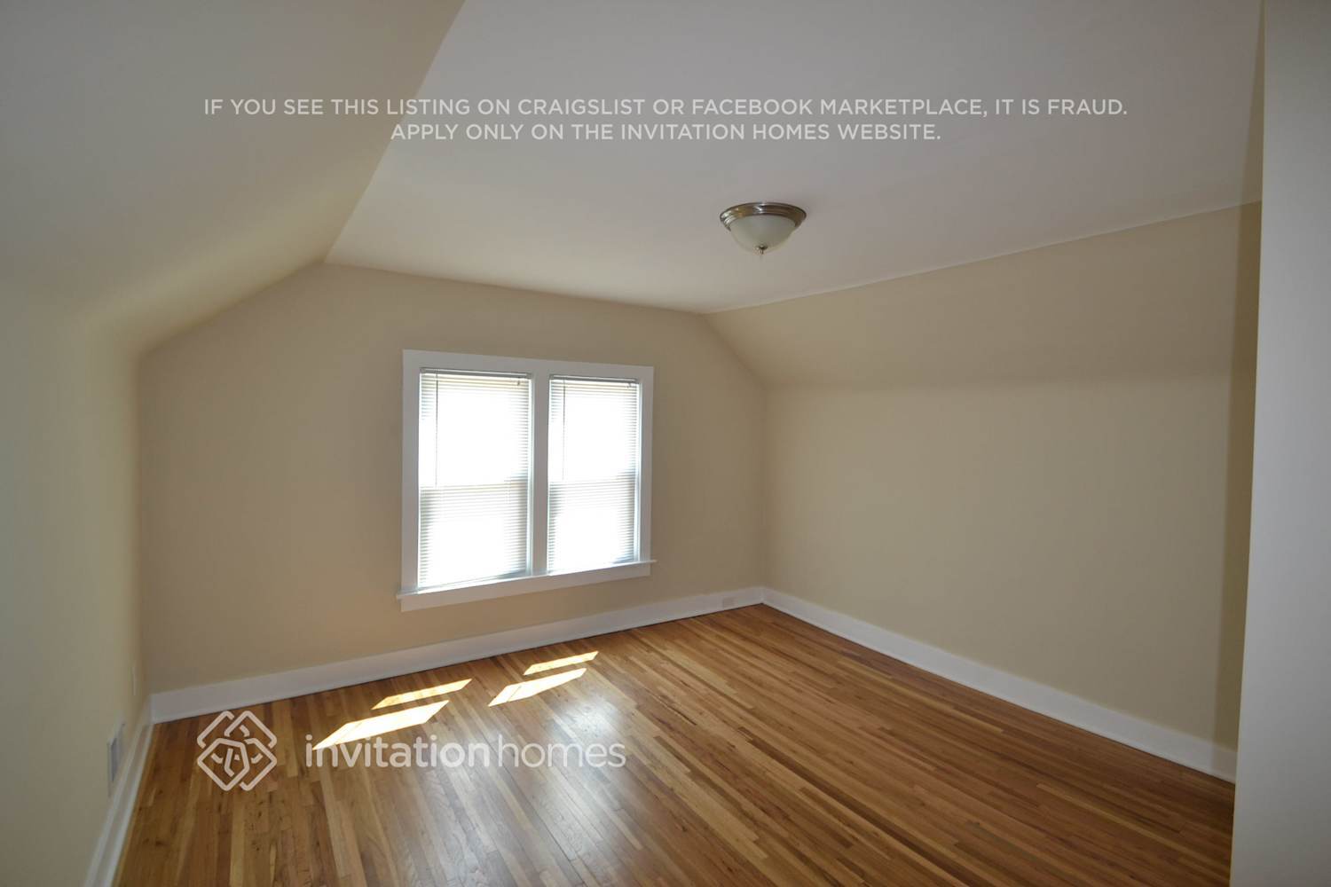 Building Photo - 3962 Van Buren St NE